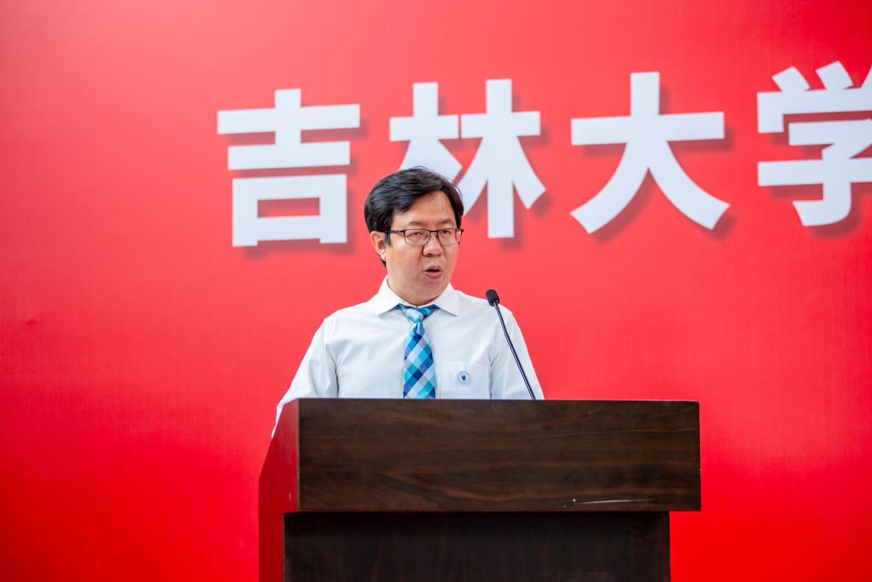 8641b28afa1dbb7f9797144b5b14c3bc